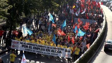 Manifestación convocada por el comité de empresa de Alcoa para protestar contra el anuncio de cierre 