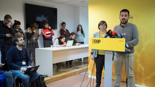 Lluc Salellas y Mireia Boya comparecen en la sede de CUP Lluc Salellas y Mireia Boya comparecen en la sede de CUP