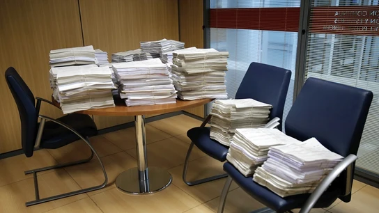 Imagen de archivo de documentos en un juzgado Imagen de archivo de documentos en un juzgado
