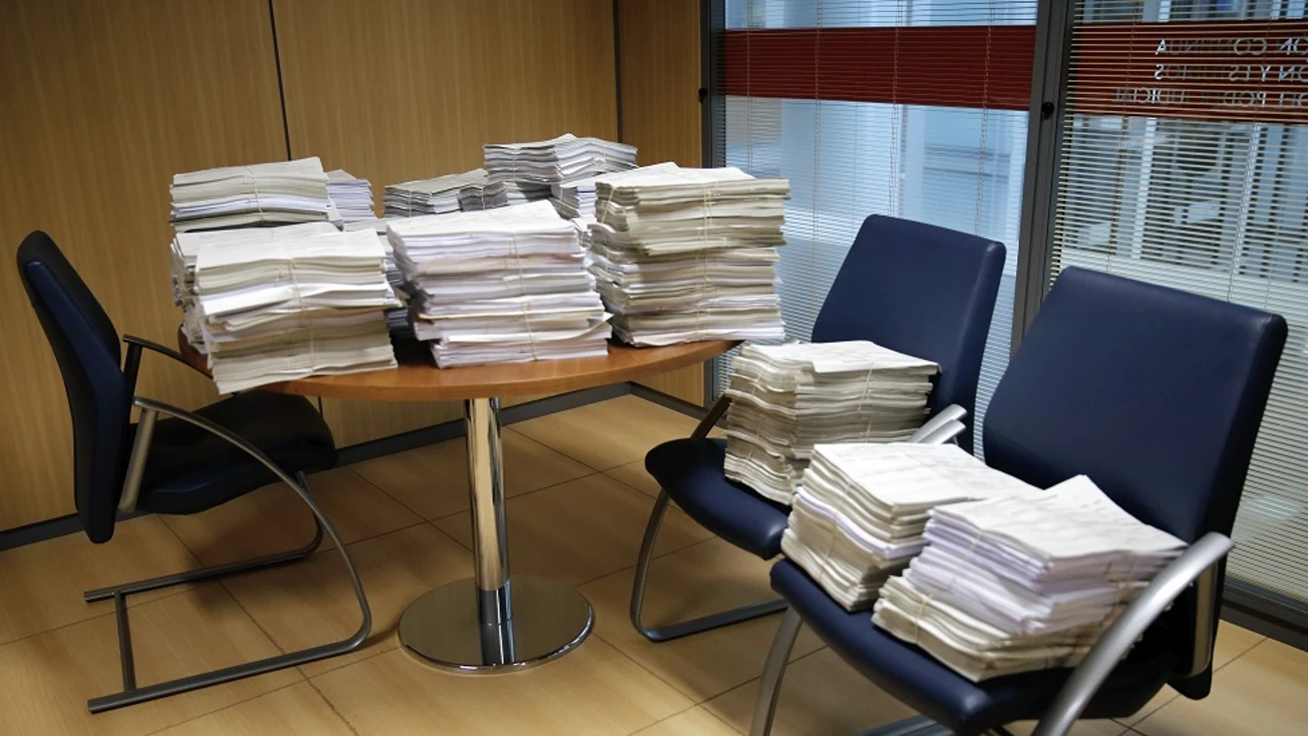 Imagen de archivo de documentos en un juzgado Imagen de archivo de documentos en un juzgado