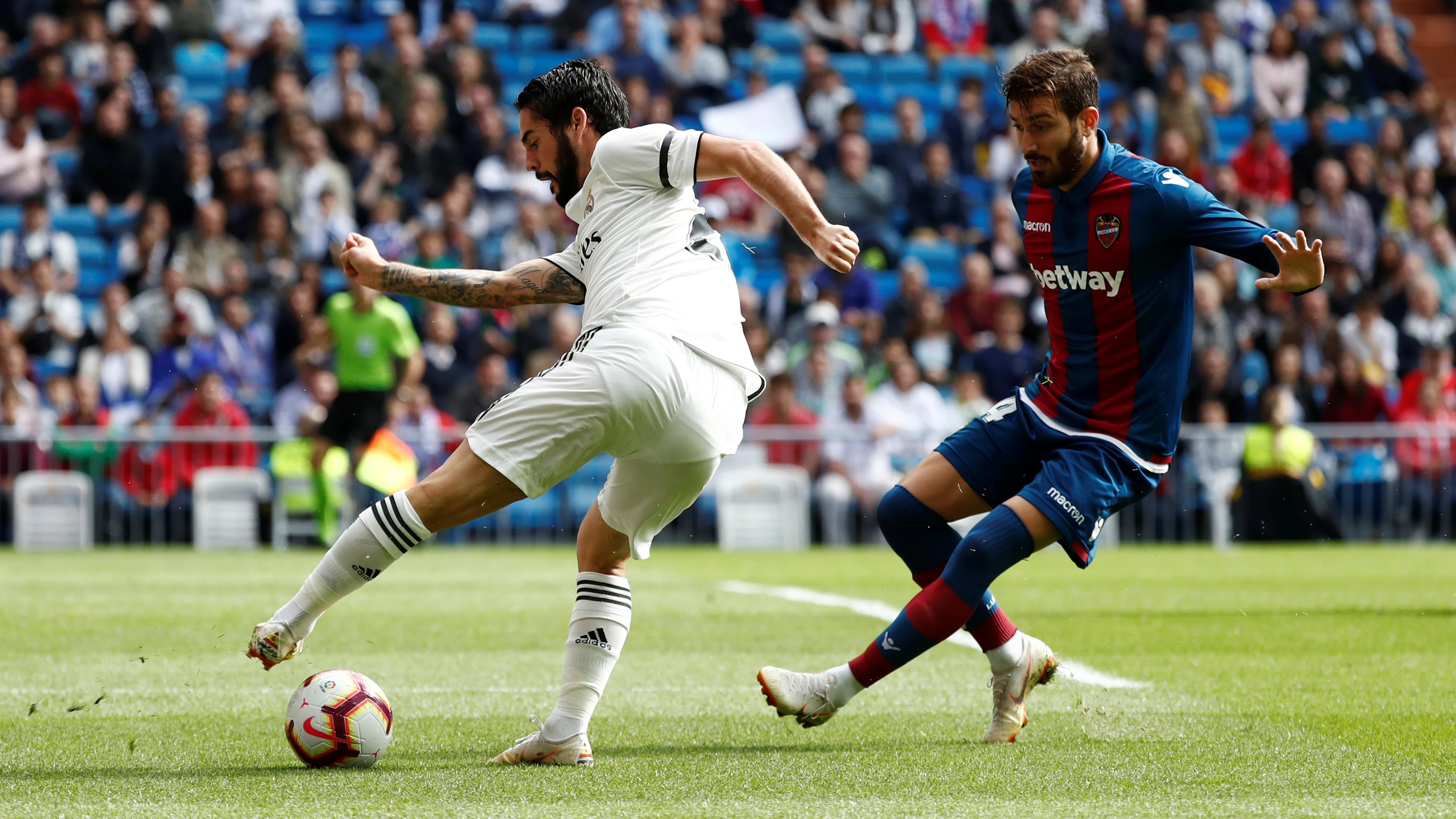 Momento del partido entre el Real Madrid y el Levante