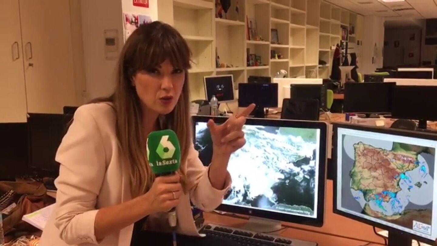 Joanna Ivars explicando la previsi&oacute;n del tiempo