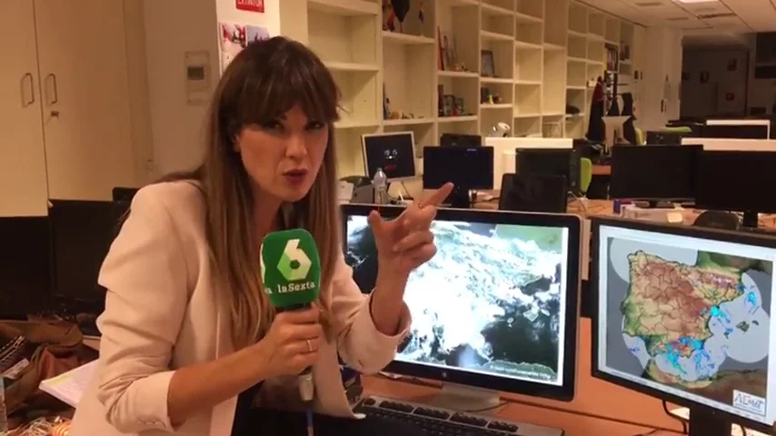 Joanna Ivars explicando la previsión del tiempo