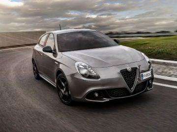 Alfa Romeo Giulietta B-Tech en la carretera