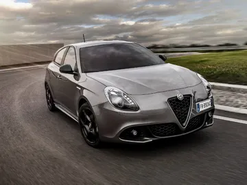 Alfa Romeo Giulietta B-Tech en la carretera Alfa Romeo Giulietta B-Tech en la carretera