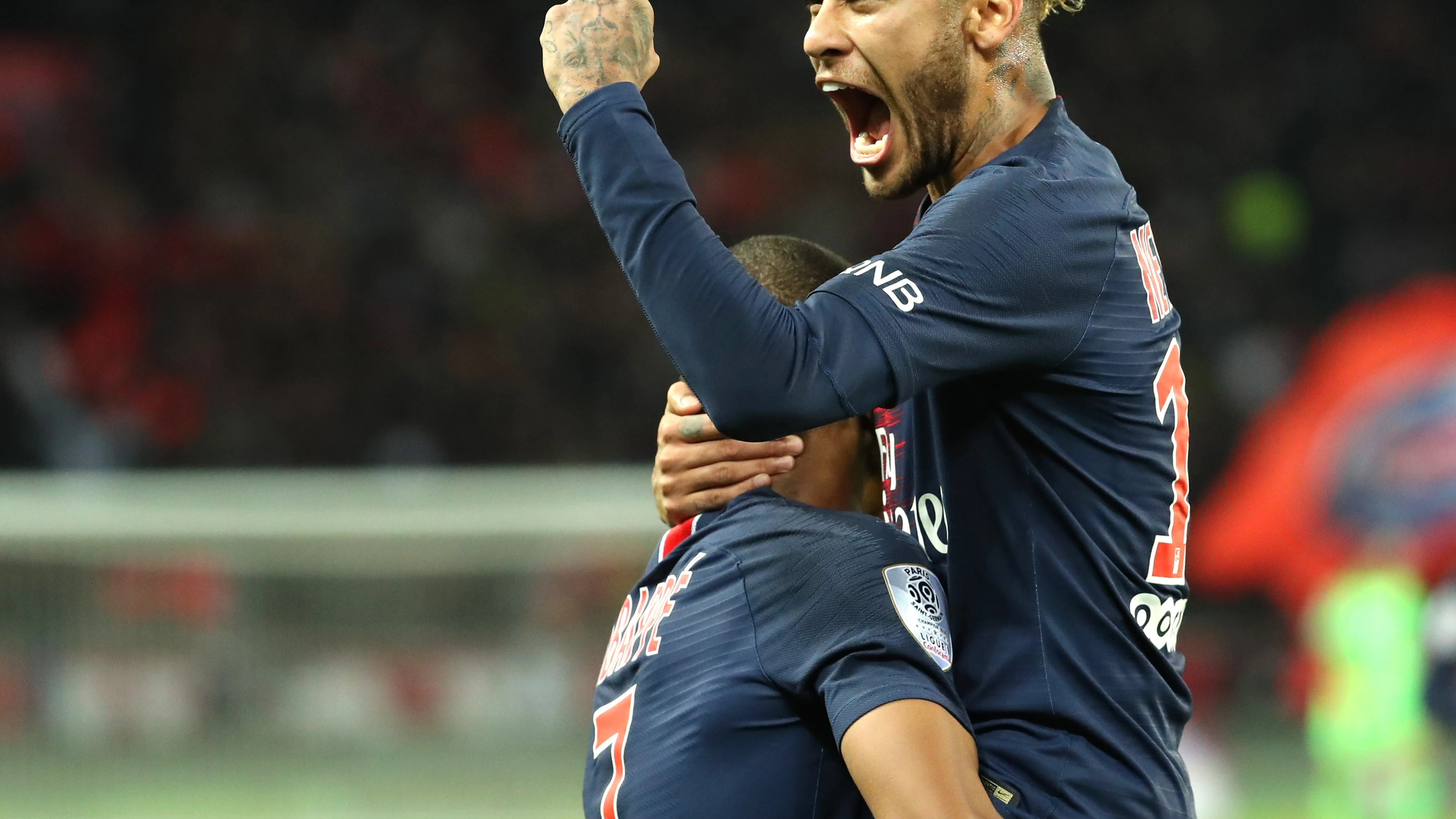 Neymar celebra un gol con el PSG