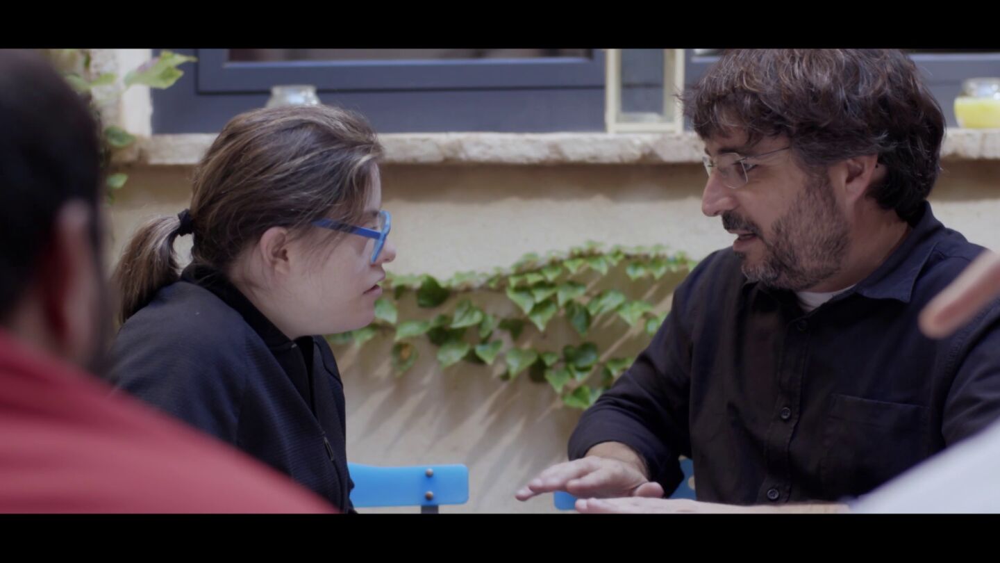 Gloria, actriz de Campeones, con Jordi &Eacute;vole