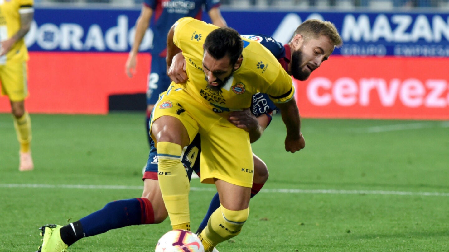 Borja Iglesias, ante Pulido