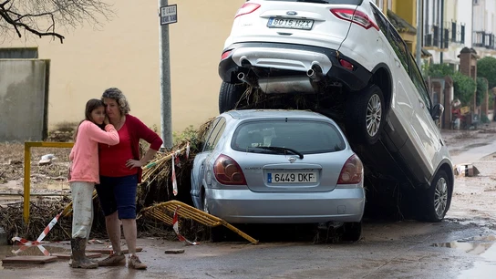Vecinos de la localidad malagueña de Campillos junto a los desperfectos causados por las fuertes lluvias Vecinos de la localidad malagueña de Campillos junto a los desperfectos causados por las fuertes lluvias
