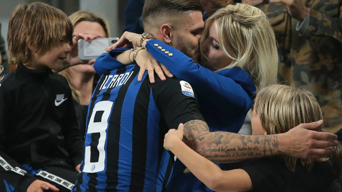 Icardi besa a su mujer tras marcar un gol