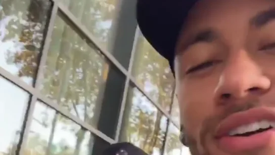 Neymar, en Barcelona junto a Arthur Melo Neymar, en Barcelona junto a Arthur Melo