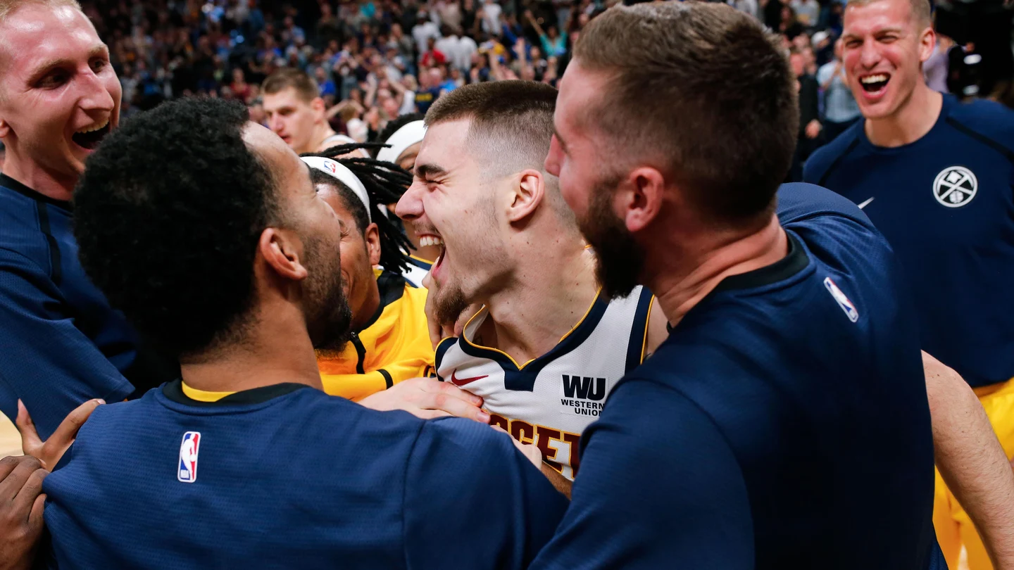 Juancho Hernangómez celebra la victoria de los Nuggets Juancho Hernangómez celebra la victoria de los Nuggets