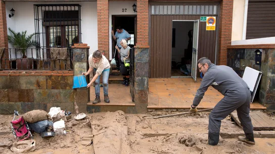 Vecinos de la localidad malagueña de Campillos limpian los desperfectos  Vecinos de la localidad malagueña de Campillos limpian los desperfectos
