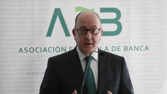 El presidente de la Asociación Española de Banca (AEB), José María Roldán El presidente de la Asociación Española de Banca, José María Roldán, en una rueda de prensa