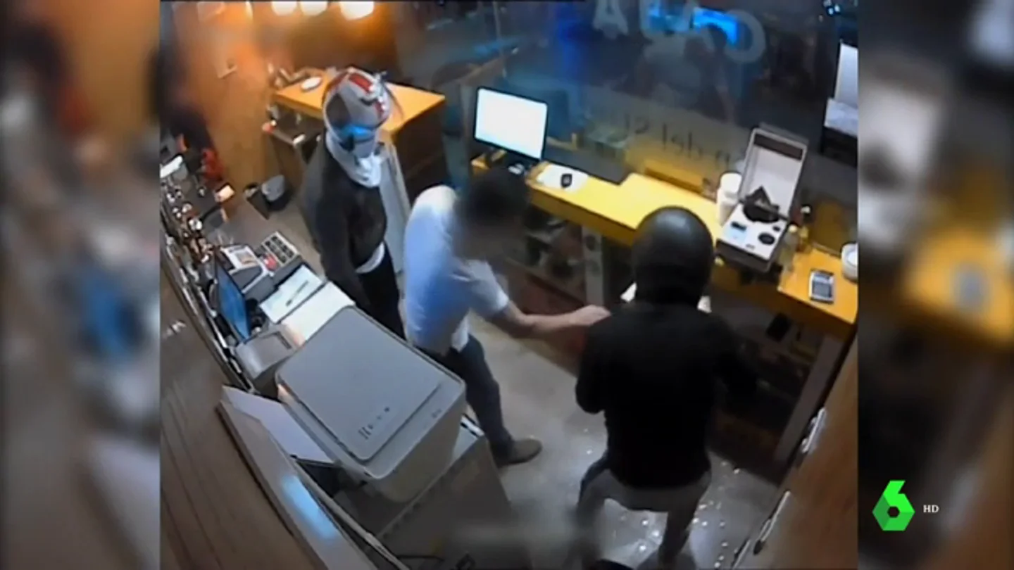 Detienen a tres jóvenes por atracar salones de juego y gasolineras con pistolas y cuchillos Detienen a tres jóvenes por atracar salones de juego y gasolineras con pistolas y cuchillos