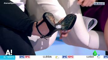 El zapato de Lorena Vázquez sufre en directo la primera consecuencia del cambio de hora