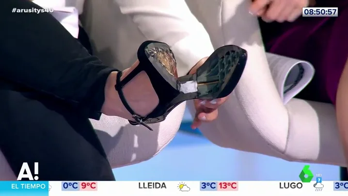 El zapato de Lorena Vázquez sufre en directo la primera consecuencia del cambio de hora 