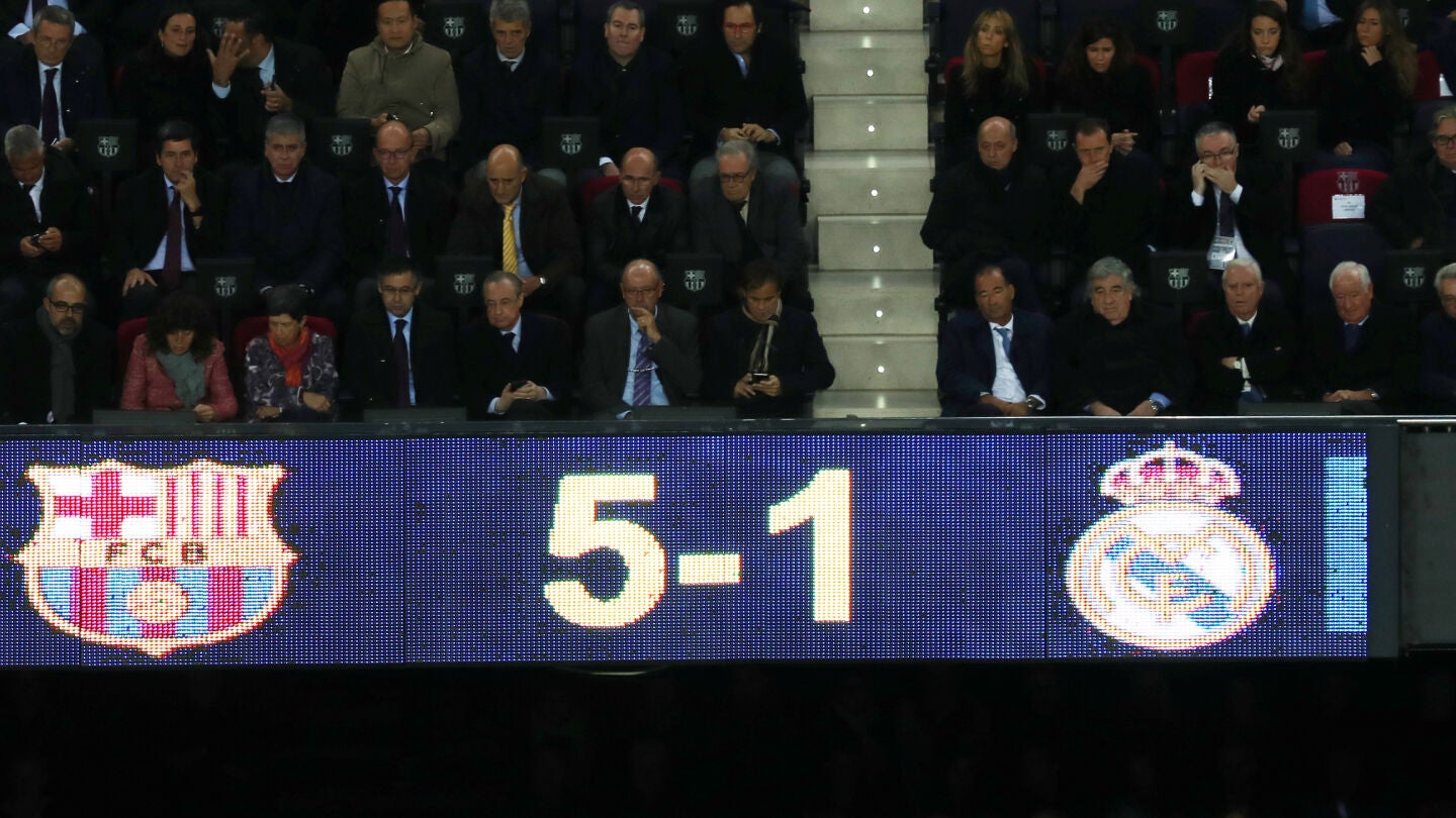 Josep Mar&iacute;a Bartomeu y Florentino P&eacute;rez, en el palco del Camp Nou durante el Cl&aacute;sico