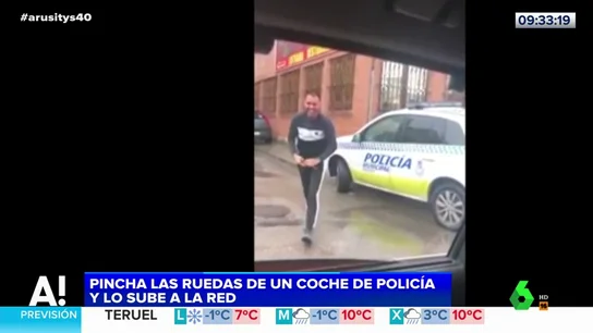 Pincha las ruedas de un coche de Policía de Madrid y publica el vídeo en las redes sociales Pincha las ruedas de un coche de Policía de Madrid y publica el vídeo en las redes sociales