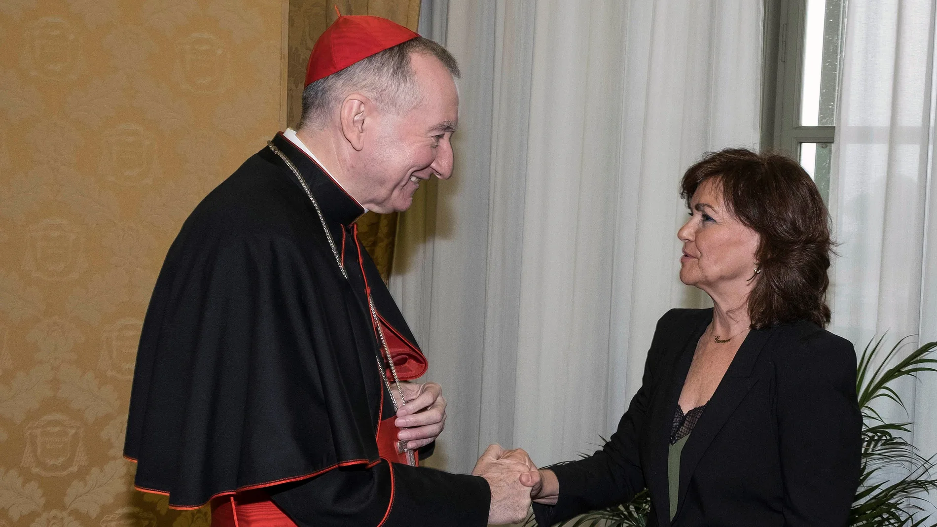 La vicepresidenta del Gobierno, Carmen Calvo, y el secretario de Estado vaticano, Pietro Parolin