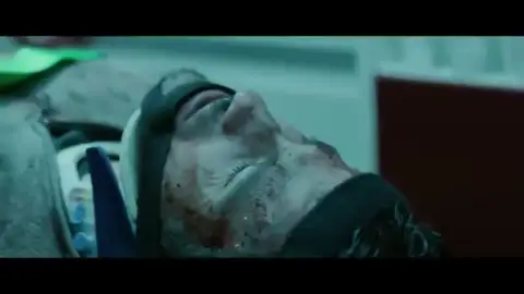 Cuando eres el que vive o el que muere: las duras imágenes de la nueva campaña de la DGT para remover conciencias Cuando eres el que vive o el que muere: las duras imágenes de la nueva campaña de la DGT para remover conciencias