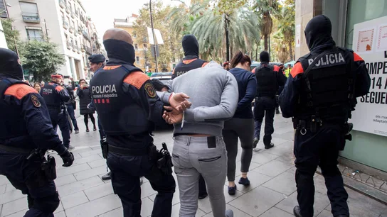 Operación de los Mossos contra los "narcopisos" de Barcelona Operación de los Mossos contra los "narcopisos" de Barcelona