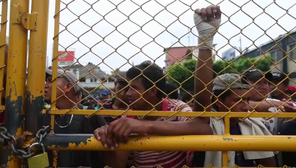 Tensión en la frontera entre México y Guatemala por la entrada de la segunda caravana de migrantes