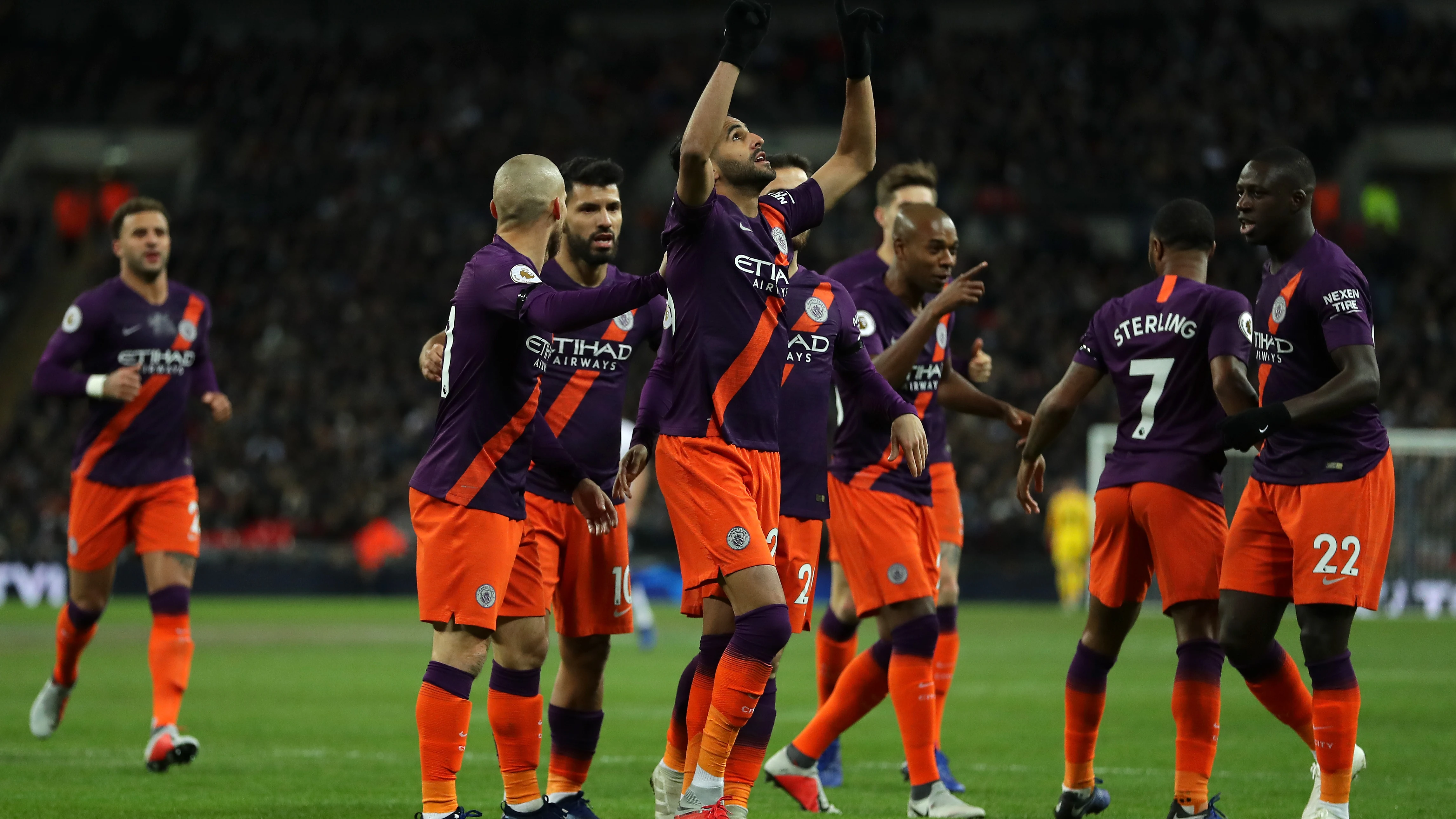 Mahrez dedica su gol al dueño del Leicester