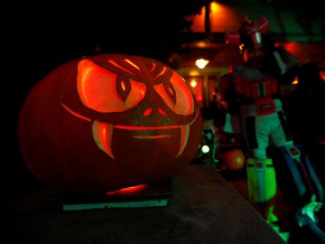Una calabaza en una fiesta de Halloween Una calabaza en una fiesta de Halloween