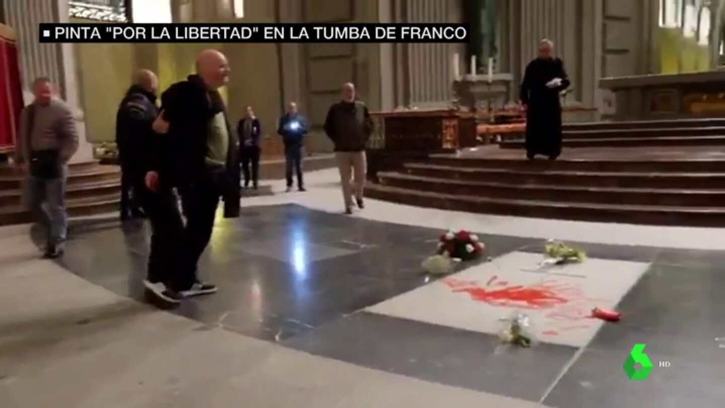 "Nos dijo que estaba preparando una obra sorprendente": as&iacute; era el plan del artista que ha pintado la tumba de Franco