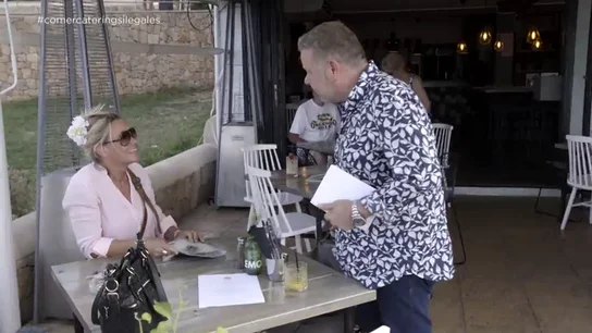 Alberto Chicote pone entre las cuerdas a una empresaria de un catering ilegal: "¿Sabías que tienes una denuncia interpuesta contra ti?" Alberto Chicote pone entre las cuerdas a una empresaria de un catering ilegal: "¿Sabías que tienes una denuncia interpuesta contra ti?"