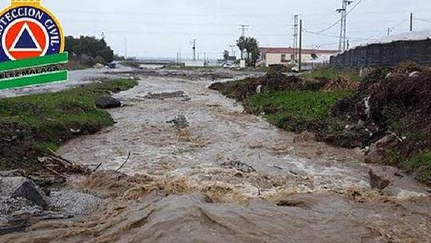 Imagen del caudal del r&iacute;o Seco en V&eacute;lez-M&aacute;laga