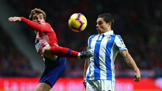 Sangalli disputa el balón con Griezmann Sangalli disputa el balón con Griezmann