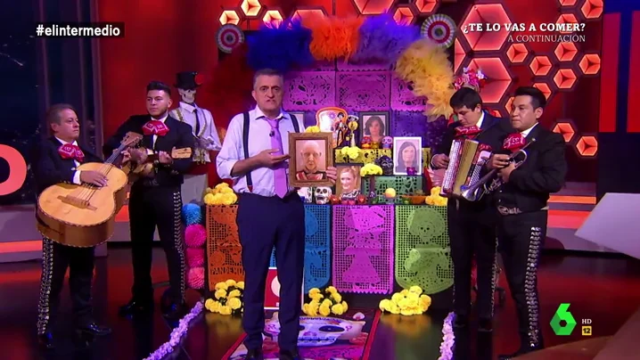 "Le hago el caso al corazón y me muero por volver": Wyoming y sus mariachis le dedican una ranchera a Franco, "la mascota de El Intermedio" "Le hago el caso al corazón y me muero por volver": Wyoming y sus mariachis le dedican una ranchera a Franco, "la mascota de El Intermedio"