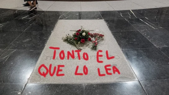 Meme sobre la pintada en la tumba de Franco Meme sobre la pintada en la tumba de Franco