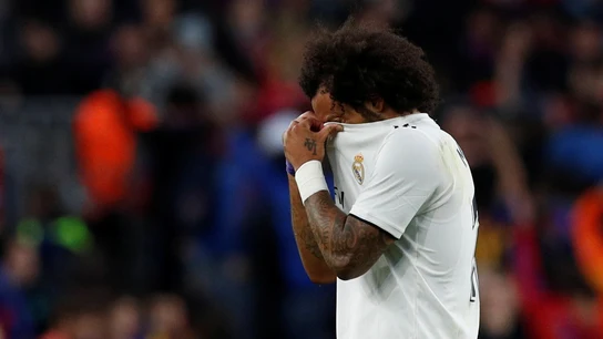 Marcelo se lamenta tras acabar lesionado en el Clásico Marcelo se lamenta tras acabar lesionado en el Clásico