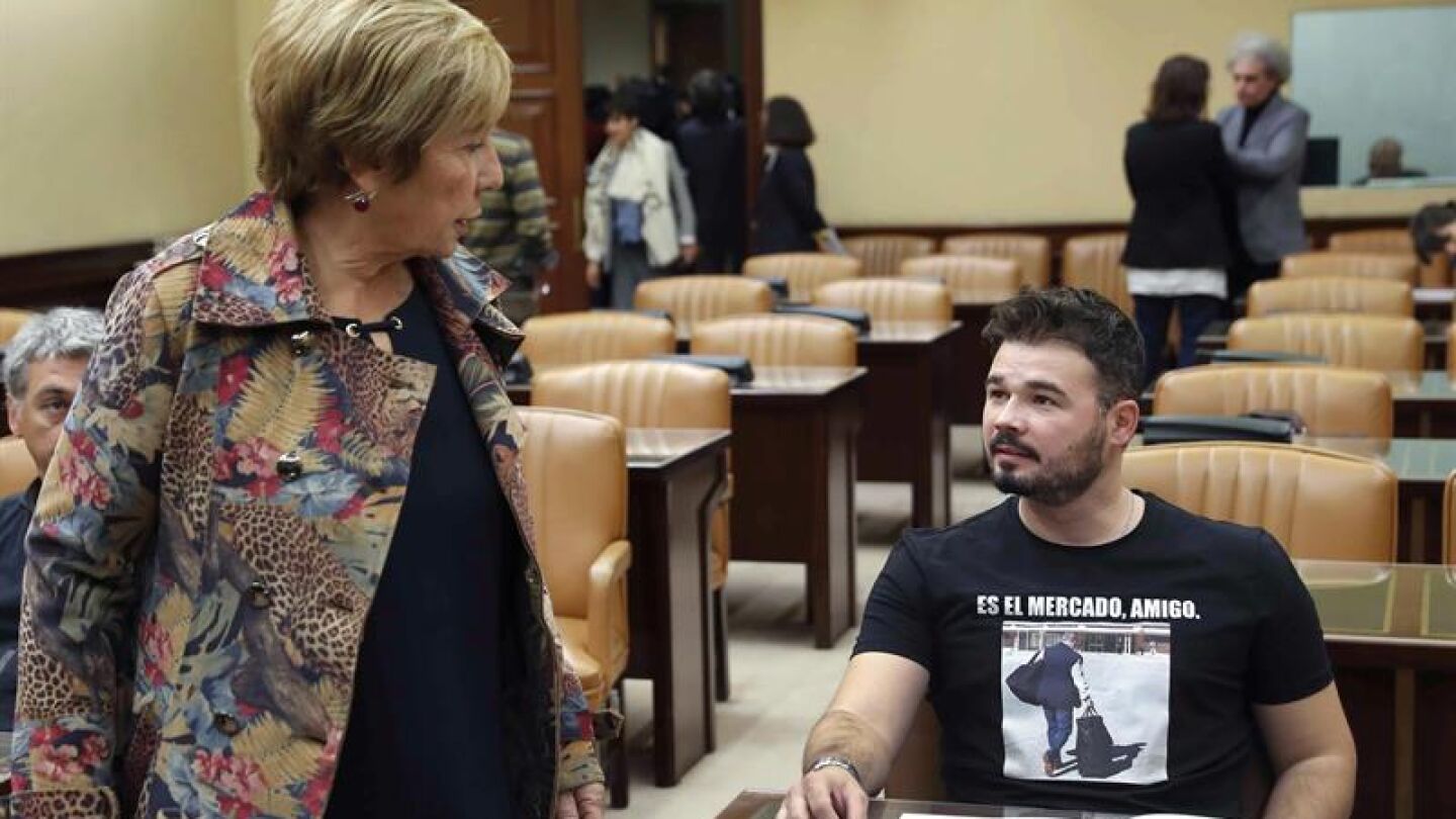 La diputada del PP Celia Villalobos junto al portavoz de ERC, Gabriel Rufi&aacute;n