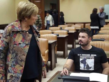 La diputada del PP Celia Villalobos junto al portavoz de ERC, Gabriel Rufián La diputada del PP Celia Villalobos junto al portavoz de ERC, Gabriel Rufián