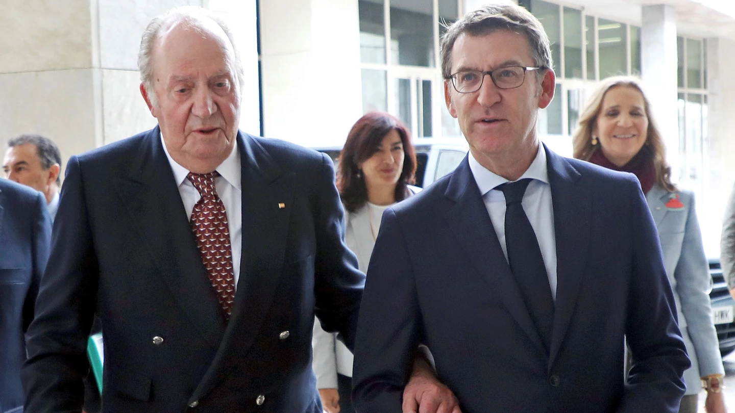 El rey Juan Carlos y Alberto Núñez Feijóo al comienzo de la presentación en la Ciudad de la Cultura de los campeonatos de Europa 2020 y del Mundo 2021 El rey Juan Carlos y Alberto Núñez Feijóo al comienzo de la presentación en la Ciudad de la Cultura de los campeonatos de Europa 2020 y del Mundo 2021