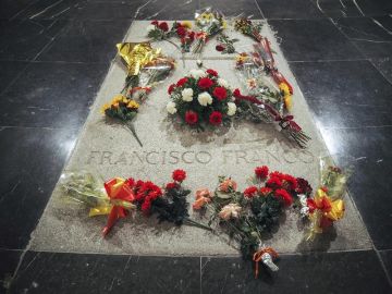 La tumba de Franco en el Valle de los Caídos La tumba de Franco en el Valle de los Caídos