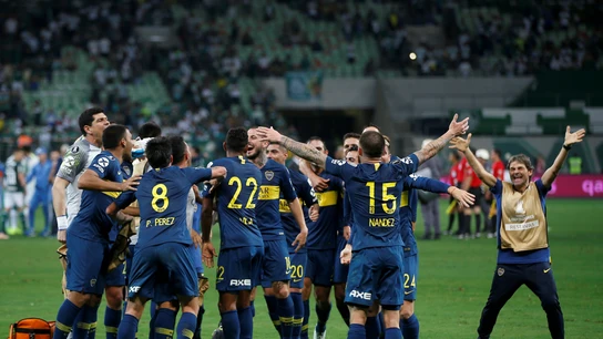 Los jugadores de Boca Juniors celebran su pase a la final de la Libertadores Los jugadores de Boca Juniors celebran su pase a la final de la Libertadores