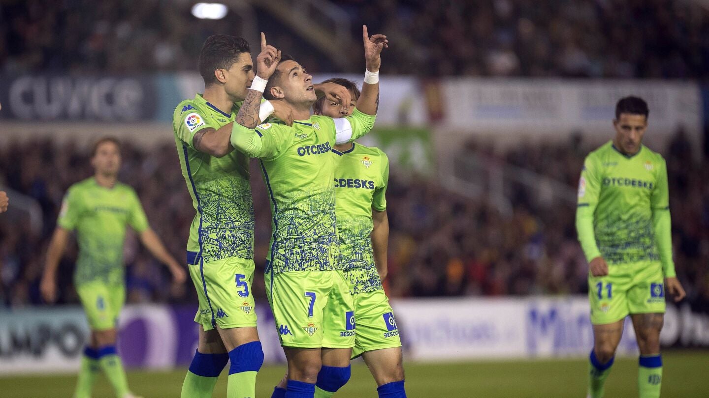Sergio Le&oacute;n celebra su gol con el Real Betis