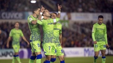 Sergio León celebra su gol con el Real Betis