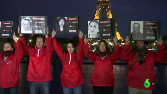 Apagan Torre Eiffel como homenaje a los periodistas asesinados