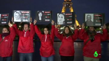 Apagan Torre Eiffel como homenaje a los periodistas asesinados