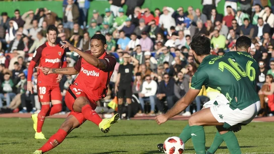 Muriel intenta un disparo ante el Villanovense Muriel intenta un disparo ante el Villanovense