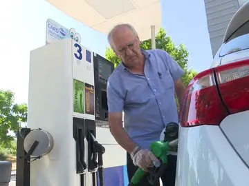 El precio de la gasolina y el del diésel encadenan una subida del 8 % y del 11 %, respectivamente, en lo que va de año El precio de la gasolina y el del diésel encadenan una subida del 8 % y del 11 %, respectivamente, en lo que va de año