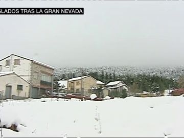Los vecinos de Griegos, aislados tras la gran nevada Los vecinos de Griegos, aislados tras la gran nevada