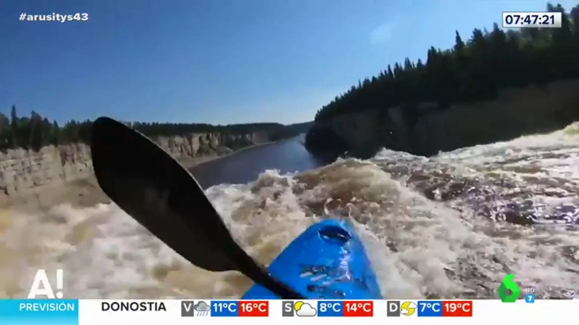 La espectacular caída de un hombre en kayak por una cascada de más de 30 metros