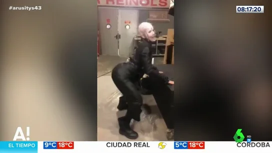 Cristina Pedroche o cómo disfrazarse de Pinhead y hacer un twerking de lo más sexy Cristina Pedroche o cómo disfrazarse de Pinhead y hacer un twerking de lo más sexy